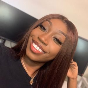 Meet your Posher, Naïda